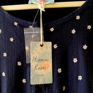 Super cute Navy and White Daisy set 🌼